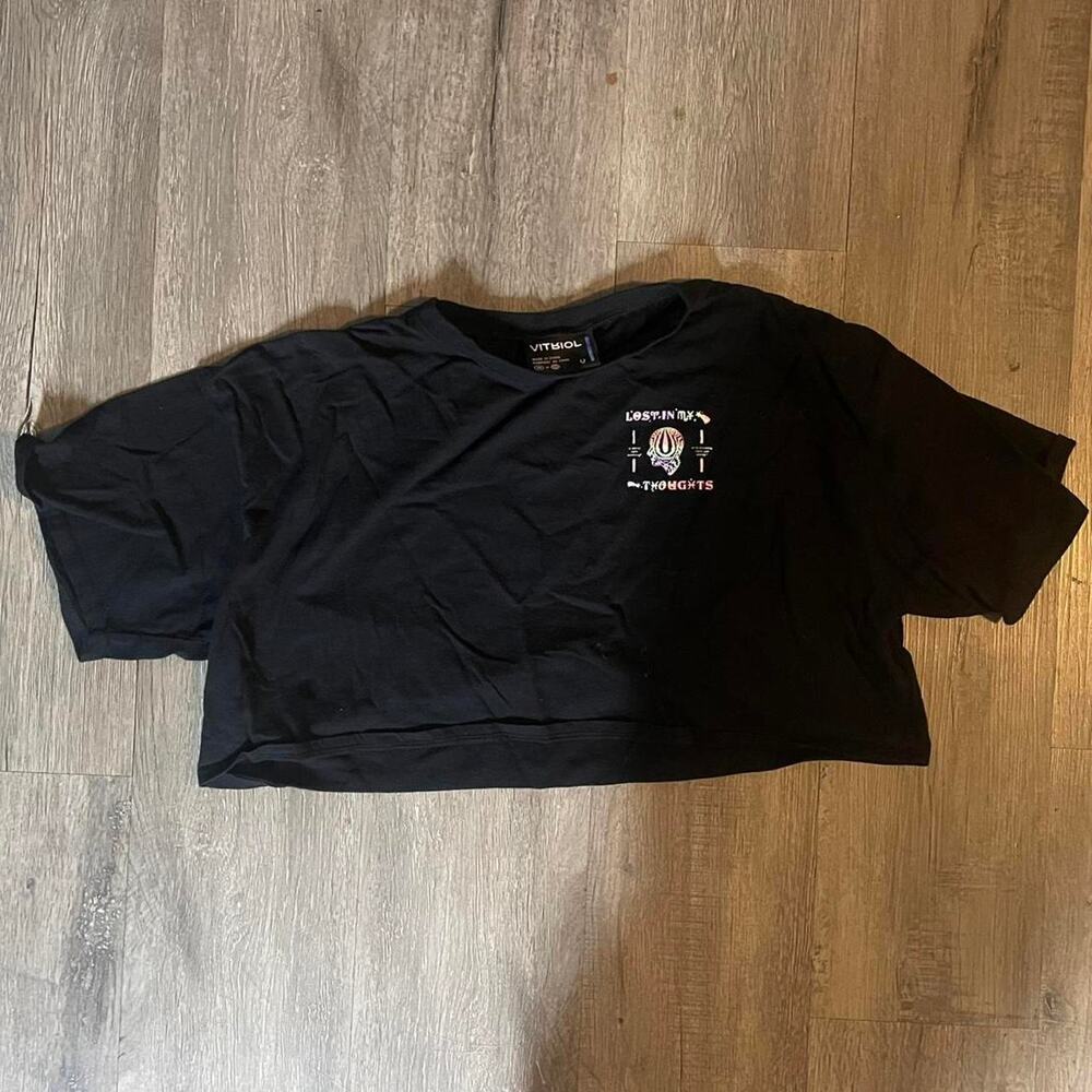 Vitriol Black Lost In Thoughts cropped t-shirt
